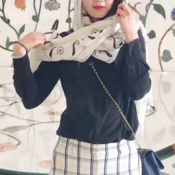 Black Silk Floral Print shirt - Picture 4 of 5